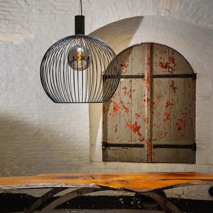 Draadlamp-zwarte-lamp-hanglamp-industriele-lamp-metalen-lamp