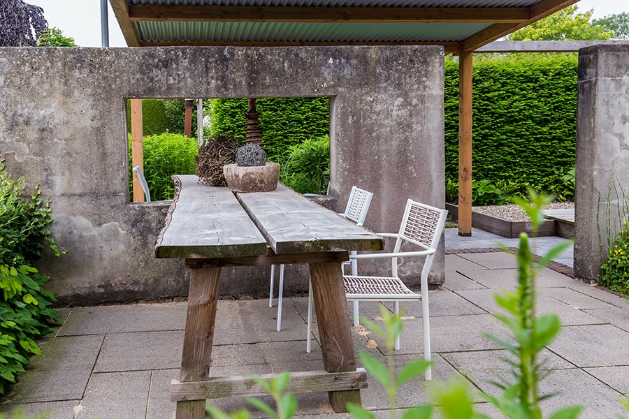 Industriele-tuin-industrial-garden-rotan-lounge-strakke-lijnen-industrieel-terras-industrieel-interieur-13-min