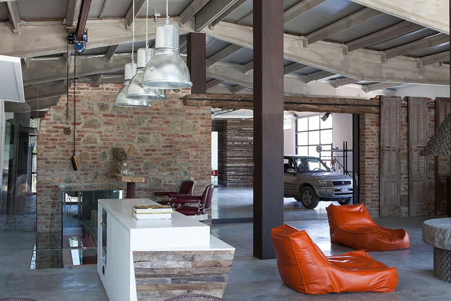 Binnenkijken-industriele-loft-vakantiewoning-industrieel-interieur-stoer-wonen-industriele-woonkamer-1