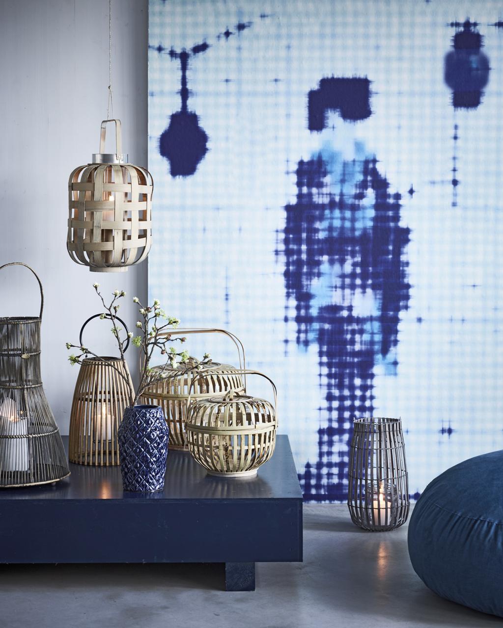 Trendkleur-2020-kleur-jaar-2020-histor-chinese-porcelain-blauw-interieur-blauwe-muur-blauwe-bank