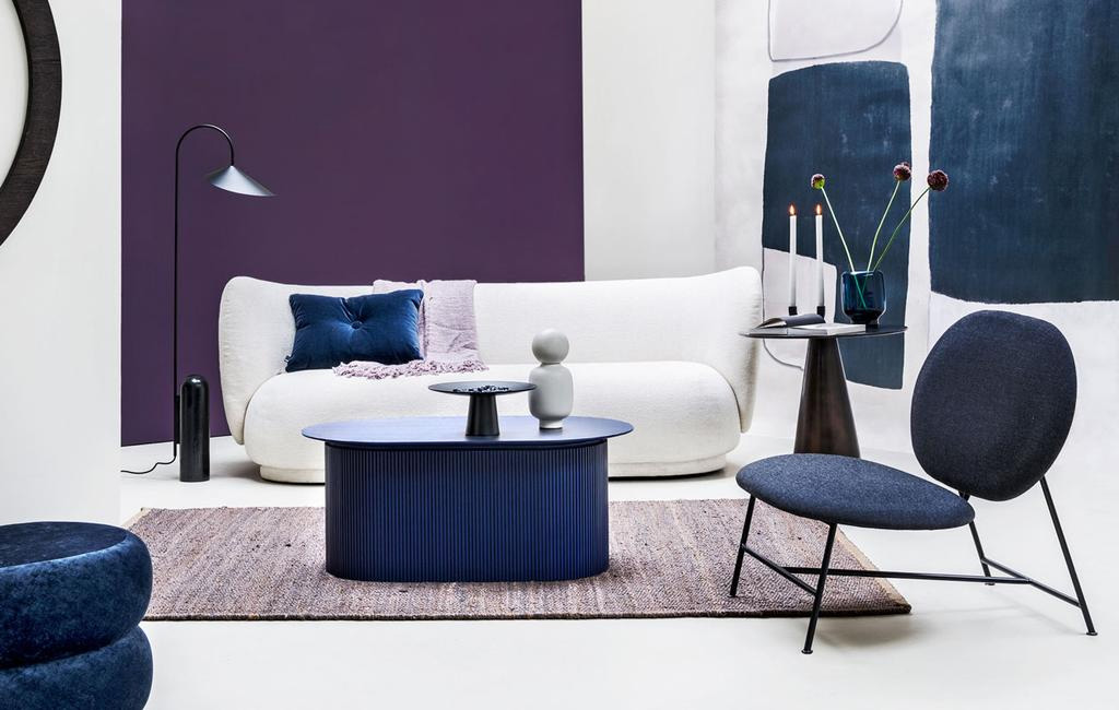 Trendkleur-2020-kleur-jaar-2020-histor-chinese-porcelain-blauw-interieur-blauwe-muur-blauwe-bank