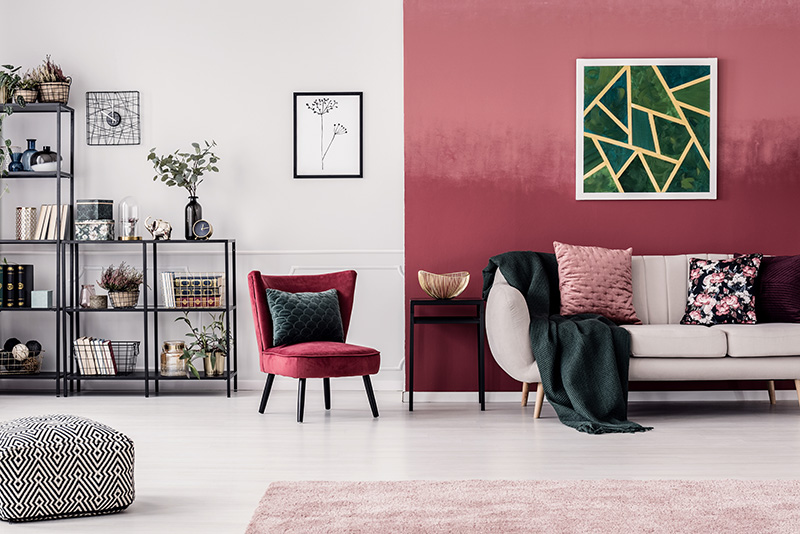 Roze-interieur-roze-woonkamer-roze-bank-roze-stoel-roze-muur-roze-woonaccessoires-roze-industrieel-interieur-roze-slaapkamer-1