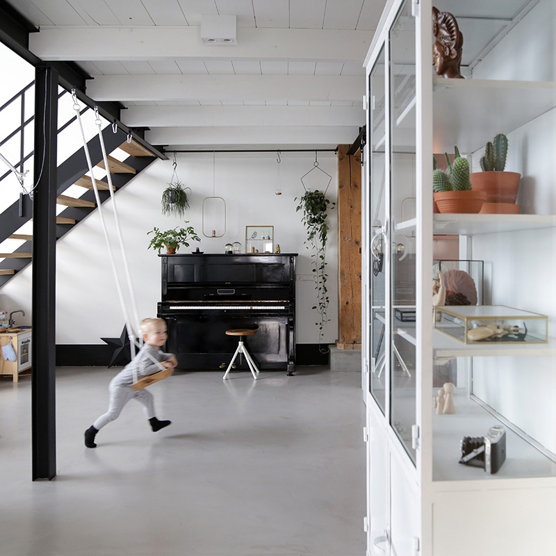 Binnenkijken-oude-boerderij-landelijk-interieur-scandinavische-interieur-industrieel-interieur-schuurwoning-wooninspiratie-interieurinspiratie