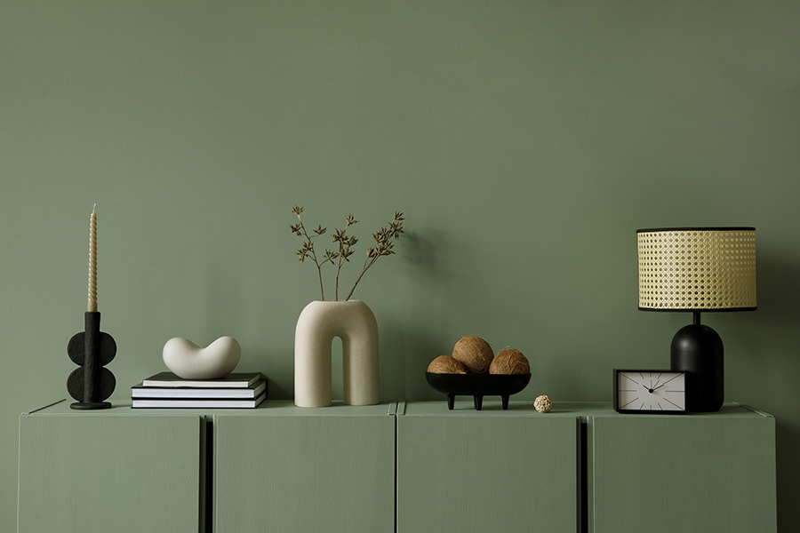 Wat doet de kleur groen in je interieur? Welke kleur past goed bij groen? Groen interieur woonkamer Bruin en groen combineren groen in huis groen in je interieur groene woonkamer de kleur groen combineren met groen