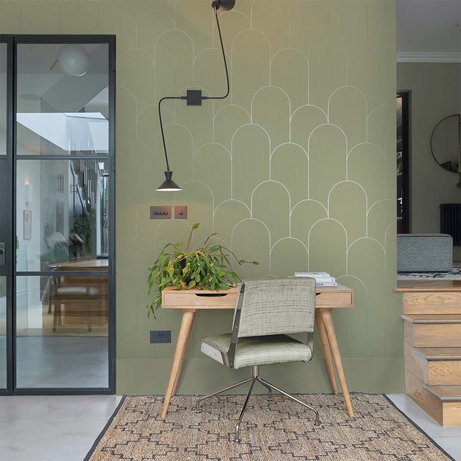 Wat doet de kleur groen in je interieur? Welke kleur past goed bij groen? Groen interieur woonkamer Bruin en groen combineren groen in huis groen in je interieur groene woonkamer de kleur groen combineren met groen hout grijs groen behang groene muur