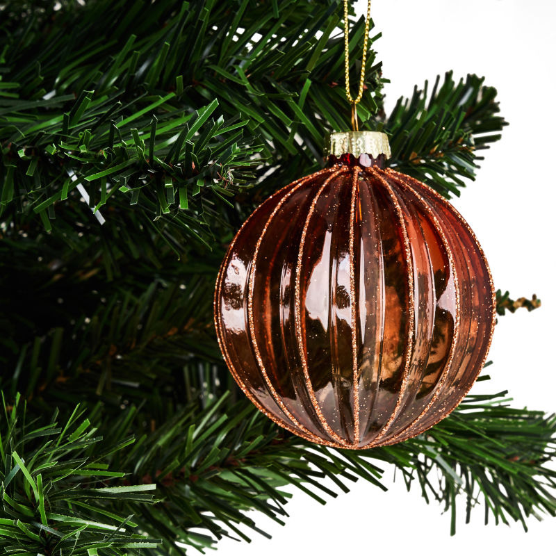 Kerstballen-kerstversiering-papieren-kerstdecoratie-sterren-kerst-woonkamer-gouden-kerstballen-gouden-kerstdecoratie