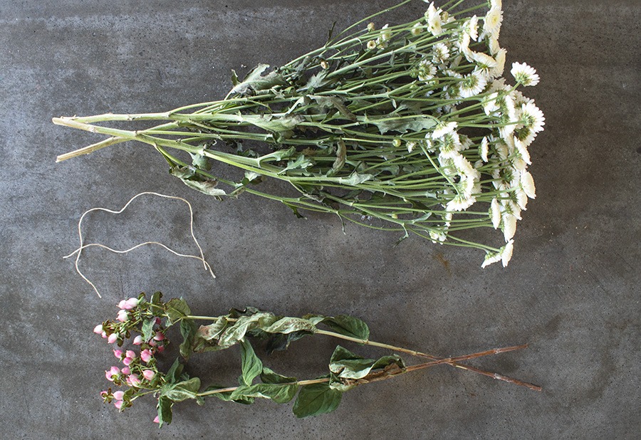 zelf droogbloemen maken droogboeket maken droogbloemen zelf maken zelf droogboeket maken gedroogde bloemen maken droogbloemen schilderij maken droogbloemen in stolp maken bloemen drogen droogbloemen in vaas droogbloemen in glas droogbloemen veldboeket hoe droog je bloemen