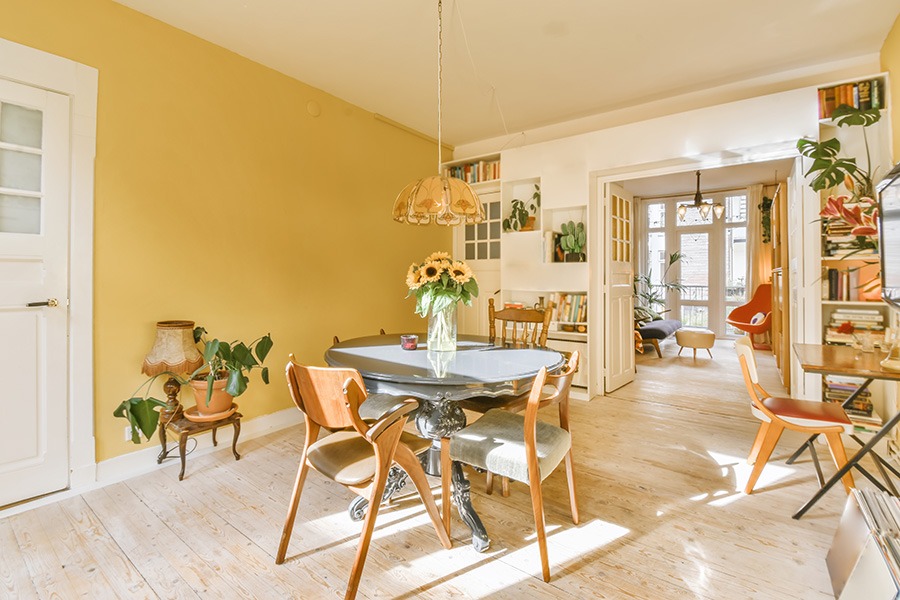 kleur muur woonkamer gele muur woonkamer licht in de woonkamer verf kiezen voor je muur