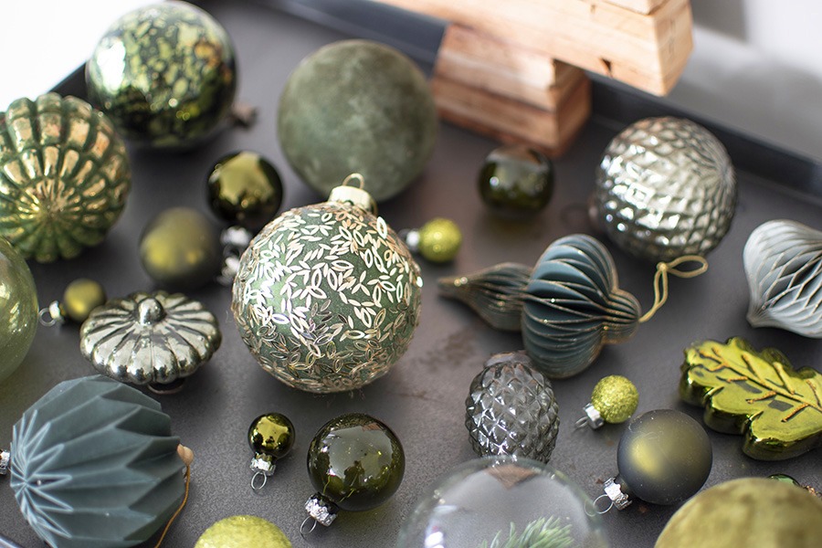 groene kerstversiering groene kerstballen kerstboom met groene kerstballen donkergroene kerstballen olijfgroene kerstballen kerstballen mintgroen mintgroene kerstballen bijzondere kerstballen glazen kerstballen vintage kerstballen papieren kerstballen 