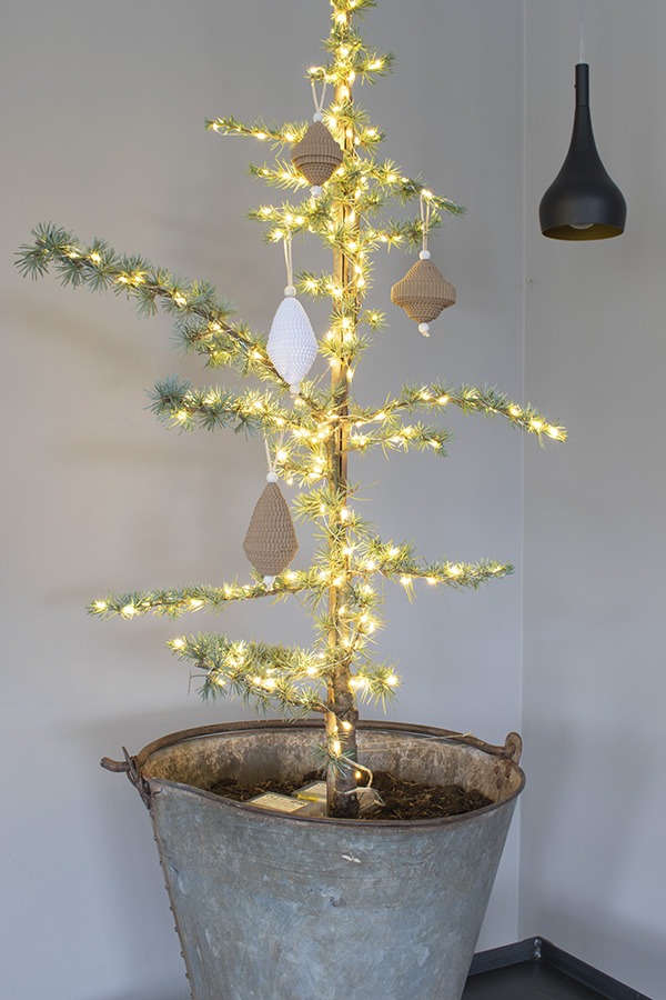 diy kerstversiering diy kerstdecoratie kerstversiering in huis kerstversiering in huis kerstversiering binnenshuis kerstdecoratie binnen originele kerstversiering kerstversiering kerstboom diy kerstballen kerstballen maken