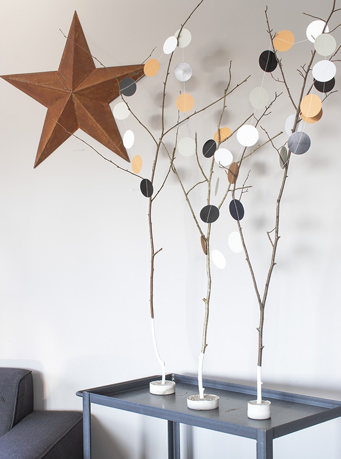 kersttak kersttakken witte kersttakken diy kerst diy kerstdecoratie alternatieve kerstboom tak in beton diy beton alternatieve kerstboom alternatieve kerstboom zelf maken  minimalistische kerst minimalistische kerstboom