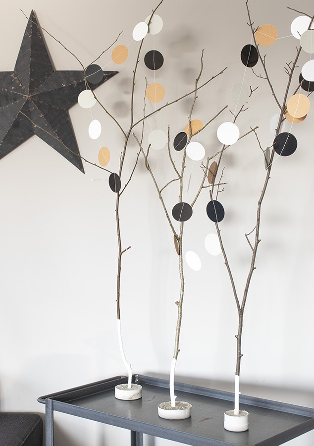 kersttak kersttakken witte kersttakken diy kerst diy kerstdecoratie alternatieve kerstboom tak in beton diy beton alternatieve kerstboom alternatieve kerstboom zelf maken  minimalistische kerst minimalistische kerstboom