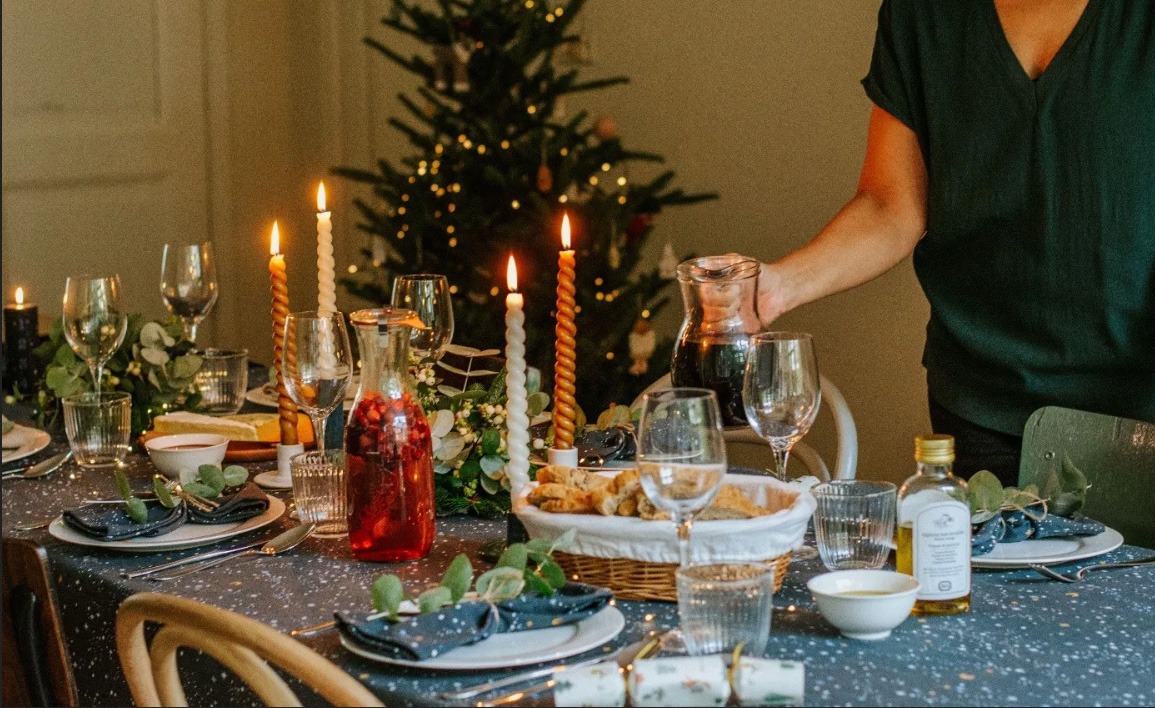 kersttafel kersttafel dekken tafel dekken kerst kersttafel decoratie kerst tafel kersttafel 2020 kersttafel 2021 kersttafel zwart goud kersttafel decoratie kersttafel goud kersttafel versiering kerst tafel versiering originele kersttafel