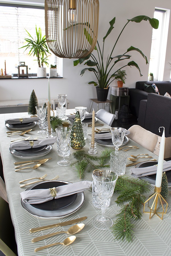 kersttafel kersttafel dekken tafel dekken kerst kersttafel decoratie kersttafel zwart goud kersttafel goud originele kersttafel kersttafel versiering kersttafel 2020 kersttafel groen