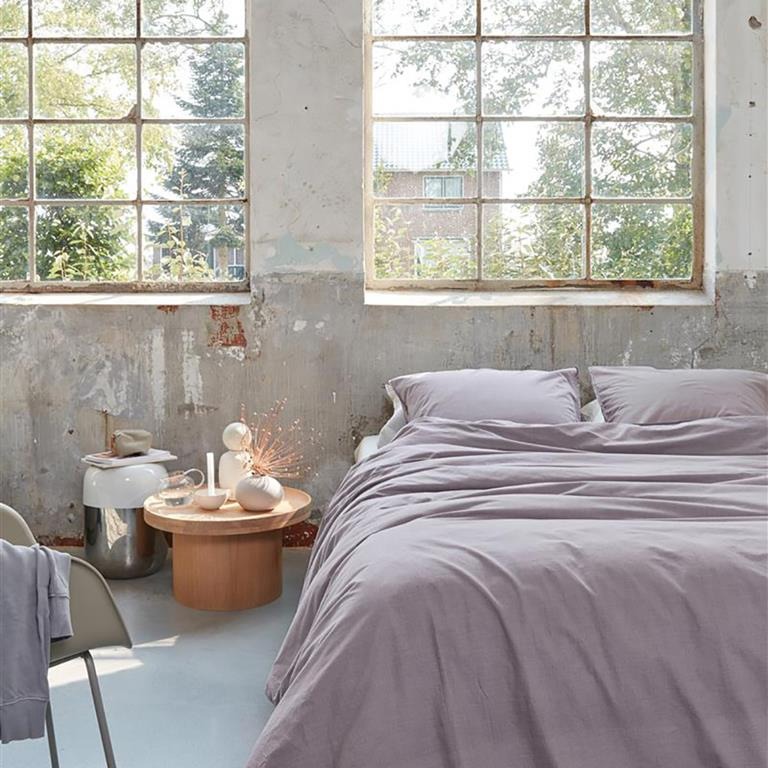 lila muur lila interieur lila woonkamer lila muur woonkamer lila kleur muur trendkleuren 2021 trendkleuren 2022 kleurtrend 2021 interieur kleurtrend 2022 interieur trendkleuren 2022 lila woonaccessoires lila decoratie lila accessoires