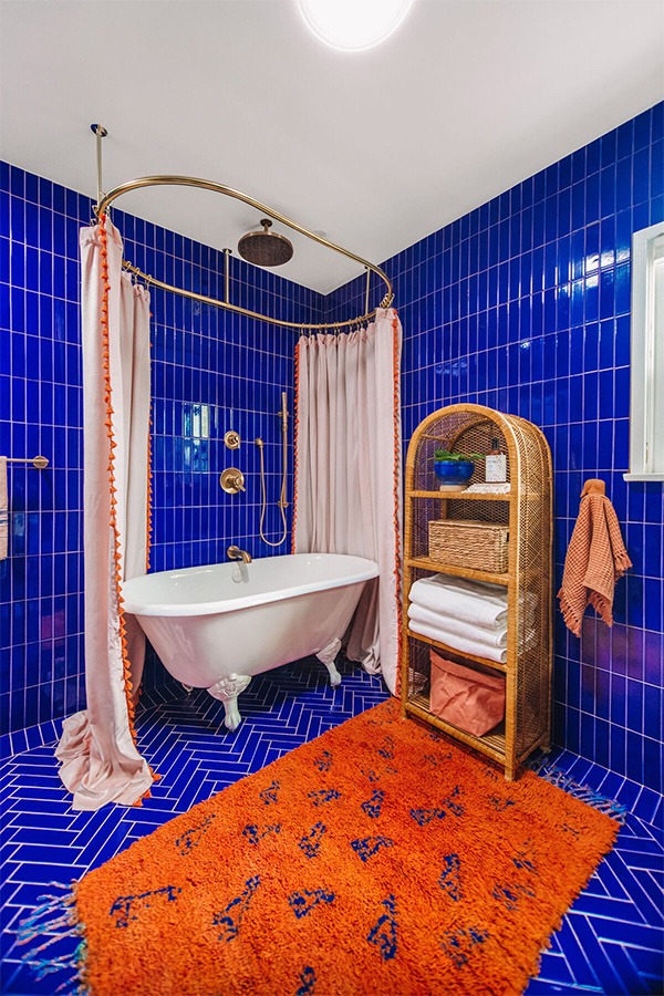 kleurrijke badkamer roze badkamer groene badkamer terracotta badkamer oranje badkamer gele badkamer blauwe badkamer